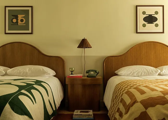 Casa Loma Beach Hotel