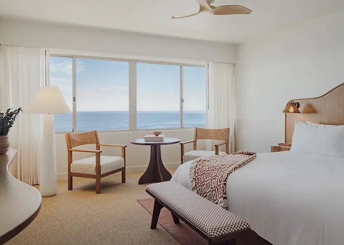 Casa Loma Beach Hotel